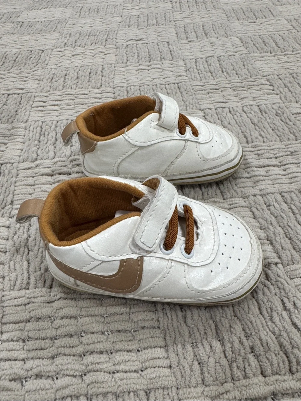 Source Unknown White and Brown Toddler Walker Sneakers Size 12CM